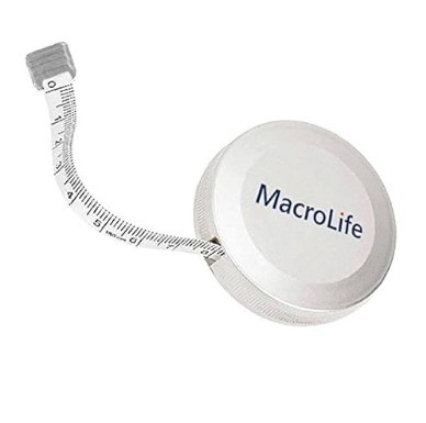 Técnico de enfermagem. Fita métrica antropométrica branca da marca MacroLife, com numeração em centímetros e mecanismo retrátil.
