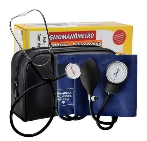 Kit de aferição de pressão arterial composto por esfigmomanômetro com braçadeira azul, pera de insuflação, manômetro e estetoscópio preto, acompanhado de estojo para transporte.