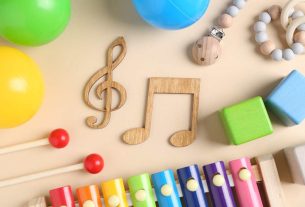 Instrumentos coloridos usados em musicoterapia para estimular bem-estar, relaxamento e equilíbrio emocional.